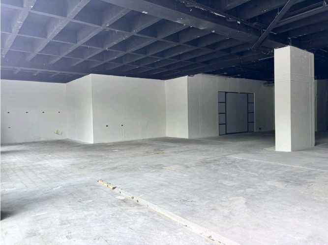 Local en arriendo en Estadio, Medellín, 750 m² · foto 3 de 11