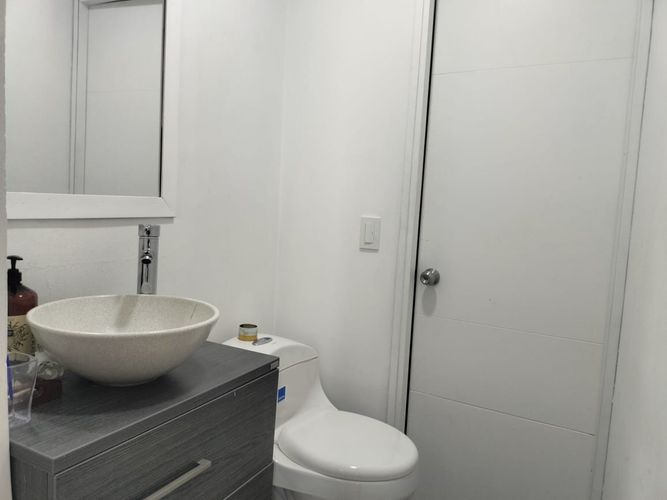 Apartamento de 2 alcobas en arriendo en El Poblado, Medellín, 130 m² · foto 14 de 16