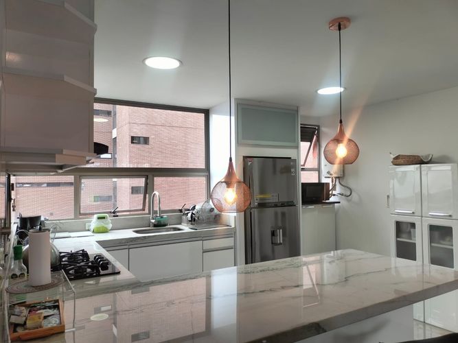 Apartamento de 2 alcobas en arriendo en El Poblado, Medellín, 130 m² · foto 5 de 16