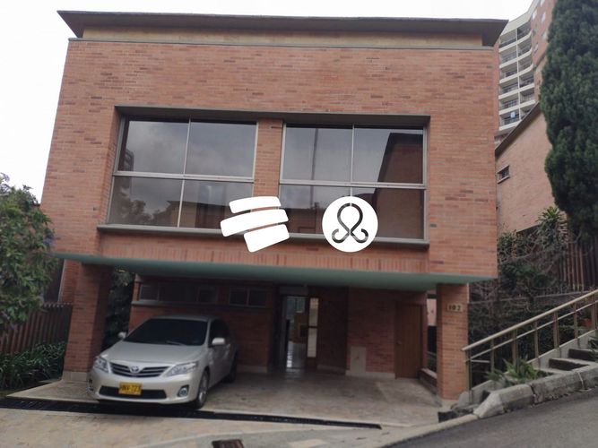 Casa de 5 alcobas en venta en Entreamigos, Sabaneta, 430 m² · foto 2 de 24