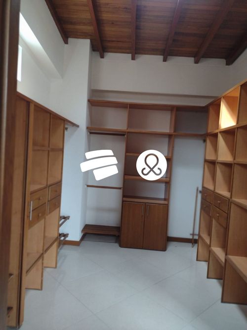 Casa de 5 alcobas en venta en Entreamigos, Sabaneta, 430 m² · foto 12 de 24