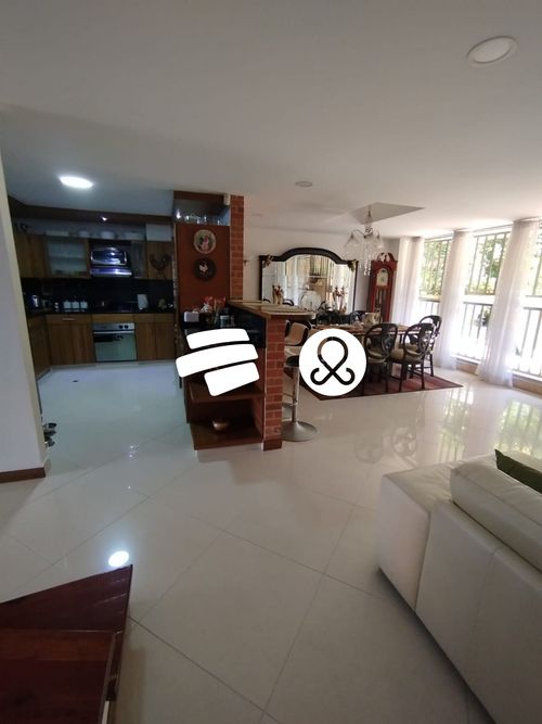 Casa de 4 alcobas en venta en Las Lomitas, Sabaneta, 273 m² · foto 2 de 24