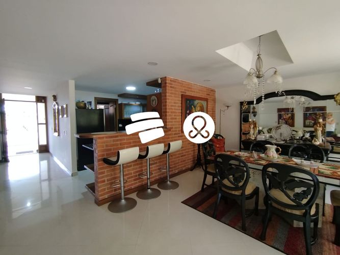 Casa de 4 alcobas en venta en Las Lomitas, Sabaneta, 273 m² · foto 3 de 24