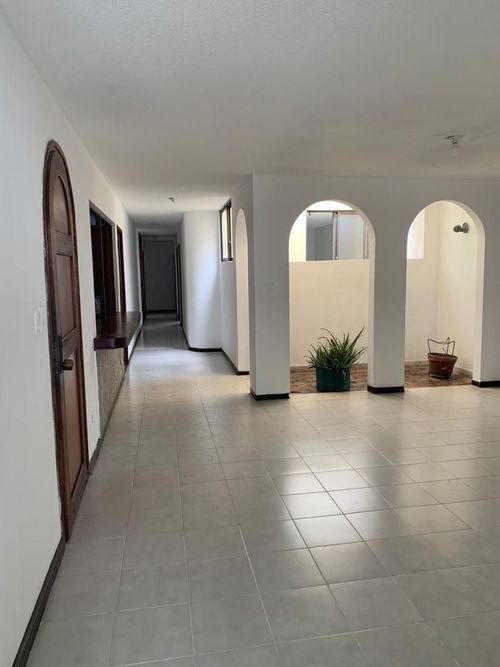 Casa de 17 alcobas en venta en Tequendama, Cali, 644 m² · foto 2 de 24
