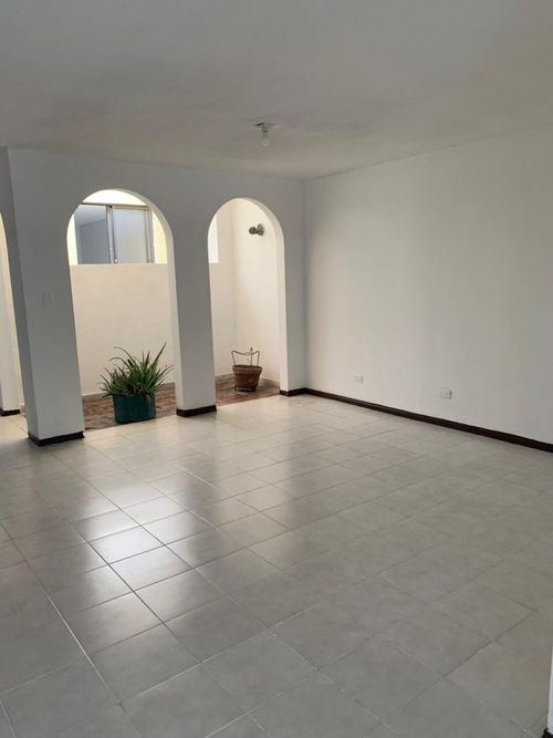 Casa de 17 alcobas en venta en Tequendama, Cali, 644 m² · foto 3 de 24