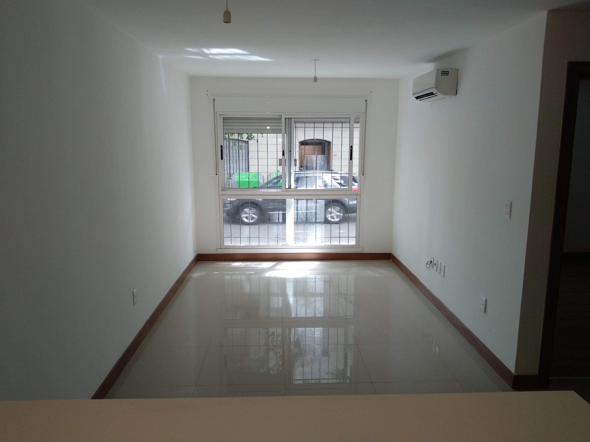 Alquiler de apartamento de 1 dormitorio, y box independiente de guardado, exclusivo de la unidad.
