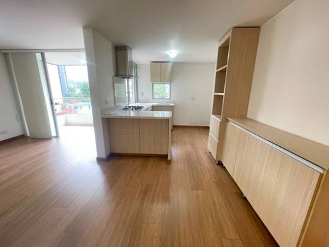 Apartamento de 3 alcobas en arriendo en Loma De Las Brujas, Envigado, 93 m² · foto 2 de 21