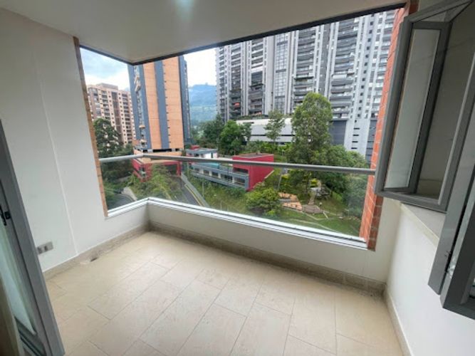 Apartamento de 3 alcobas en arriendo en Loma De Las Brujas, Envigado, 93 m² · foto 8 de 21