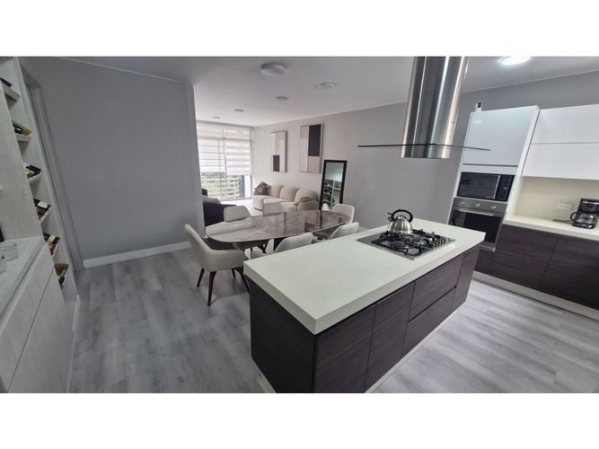 Apartamento de 4 alcobas en venta en Bella Suiza, Bogotá, 215 m² · foto 4 de 24