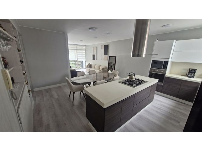 Apartamento de 4 alcobas en venta en Bella Suiza, Bogotá, 215 m² · foto 5 de 24
