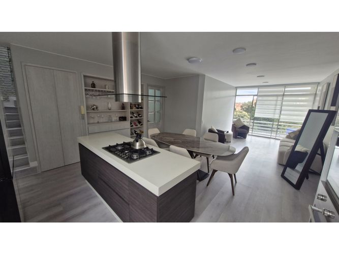 Apartamento de 4 alcobas en venta en Bella Suiza, Bogotá, 215 m² · foto 6 de 24