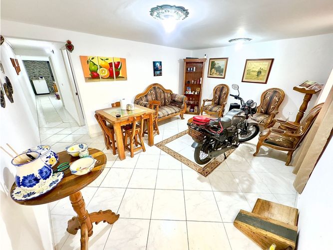 Casa de 3 alcobas en venta en La Candelaria, Medellín, 77 m² · foto 8 de 15