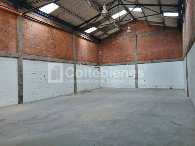 Bodega en arriendo en El Chagualo, Medellín, 500 m² · foto 4 de 21