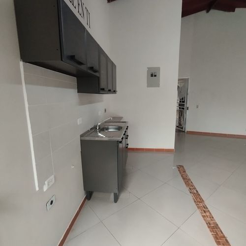 Oficina en arriendo en El Chagualo, Medellín, 50 m² · foto 6 de 16