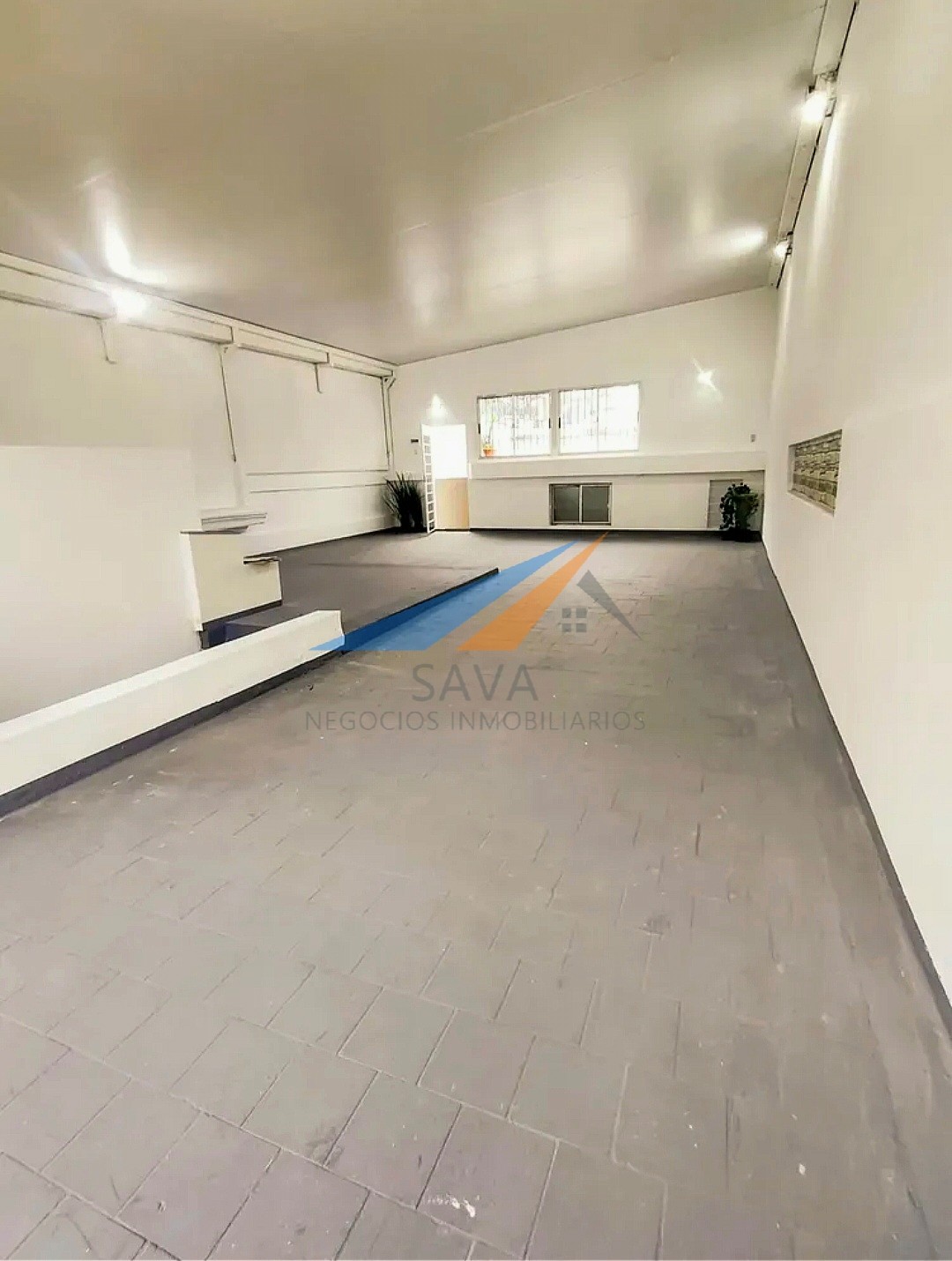 Alquiler Local Comercial en Villa Biarritz! En Primer Piso - 140 m2! Excelente Ubicación.
