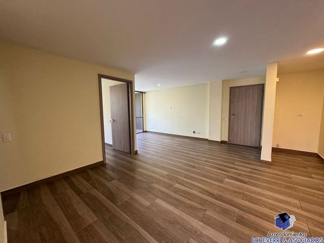 Apartamento de 3 alcobas en venta en Loma De Las Brujas, Envigado, 98 m² · foto 2 de 15