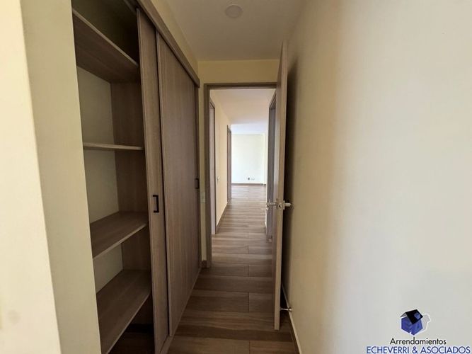 Apartamento de 3 alcobas en venta en Loma De Las Brujas, Envigado, 98 m² · foto 9 de 15