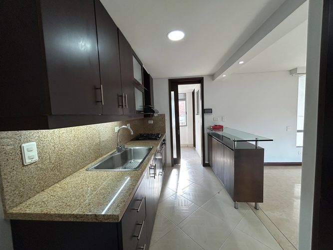 Apartamento de 4 alcobas en arriendo en Bolivariana, Medellín, 100 m² · foto 3 de 16