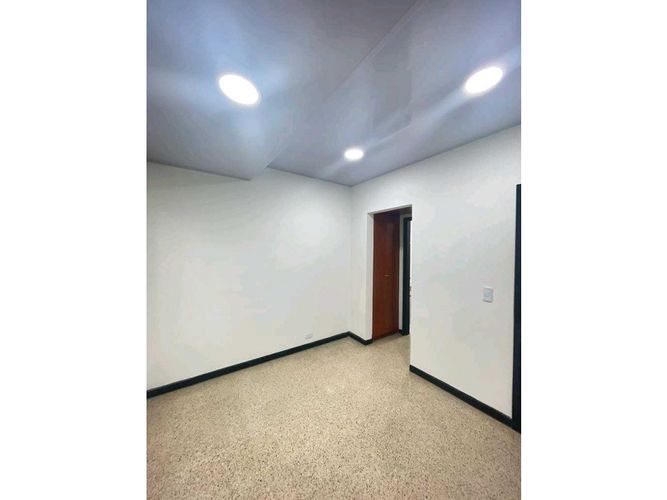 Oficina en arriendo en Boston, Medellín, 30 m² · foto 3 de 15