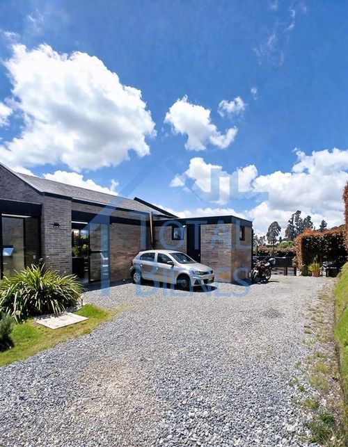 Casa de 4 alcobas en venta en Pantanillo, Envigado, 280 m² · foto 2 de 24