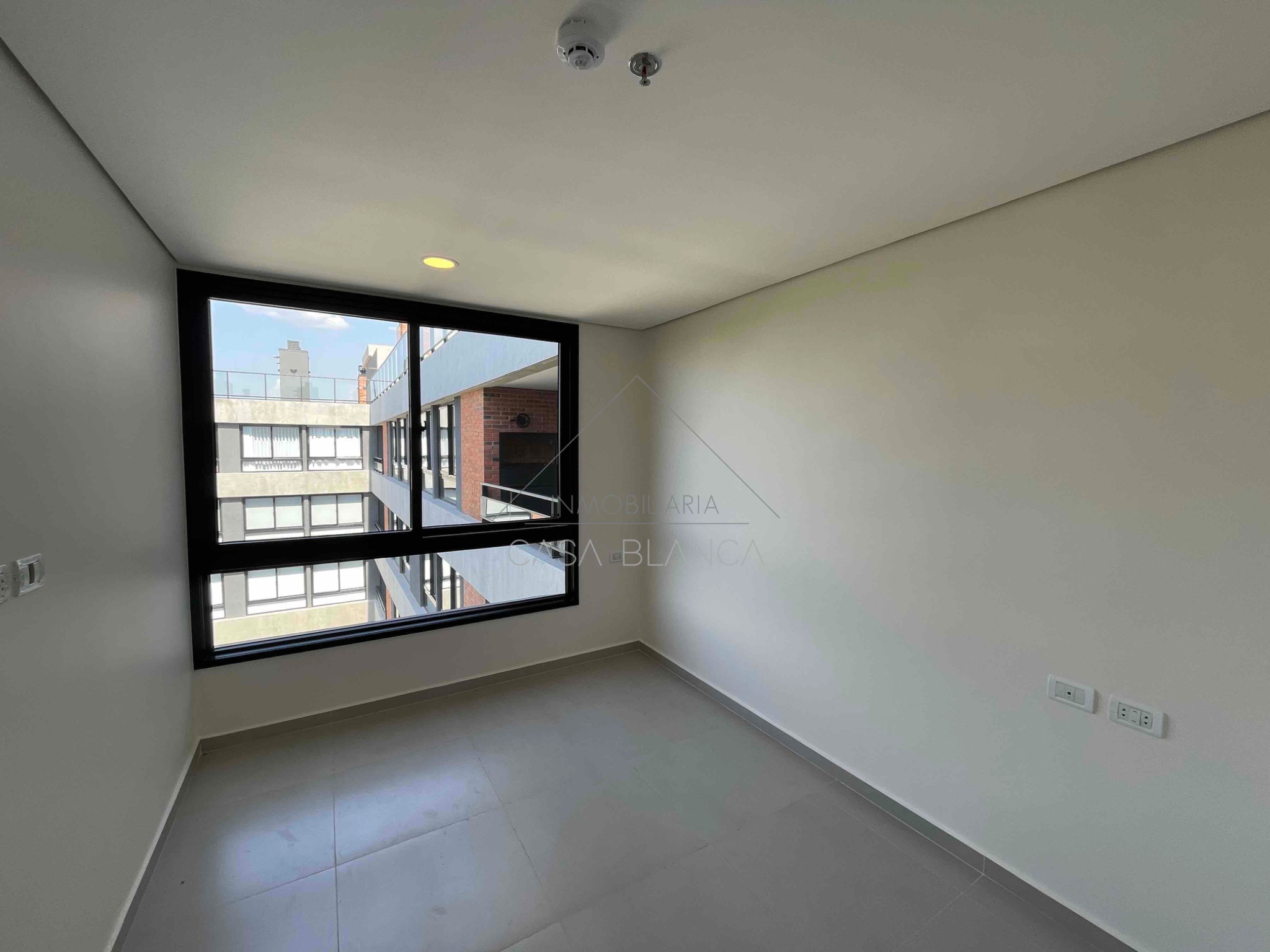 Alquiler Departamento a pasos del Paseo La Galeria con 2 cocheras — foto 3