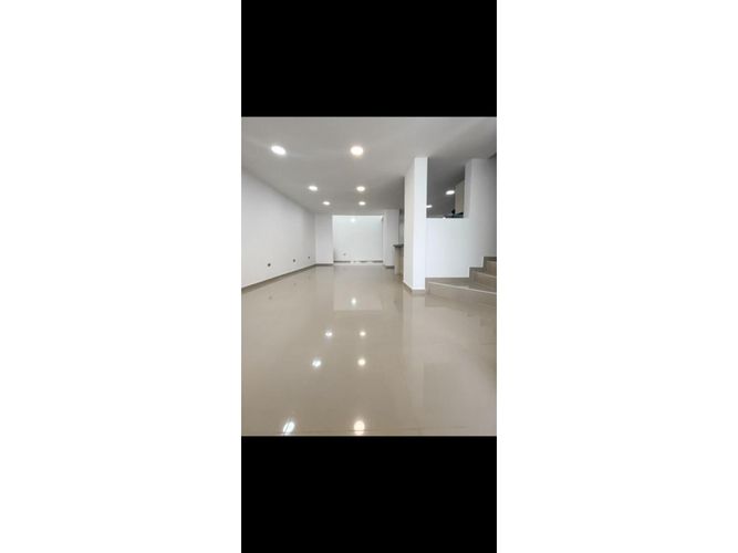 Casa de 4 alcobas en venta en Jamundí, 225 m² · foto 4 de 5