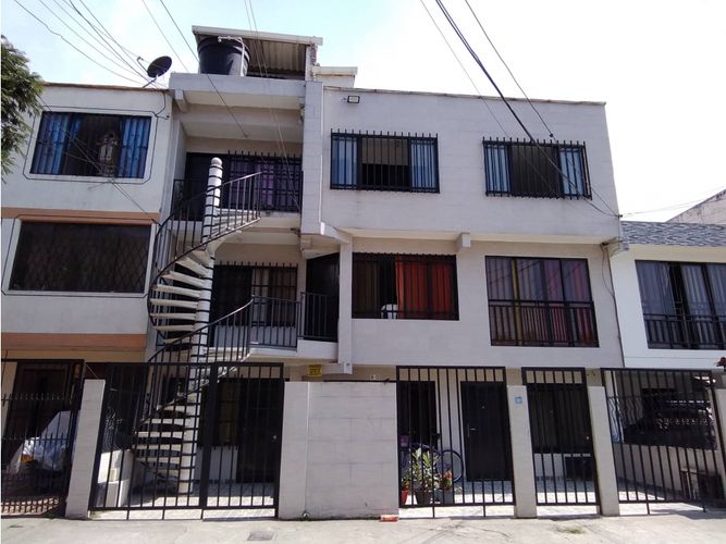 Edificio en venta en Ciudad Capri, Cali, 645 m² · foto 2 de 22