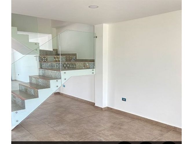 Casa de 7 alcobas en venta en Las Mercedes, Jamundí, 350 m² · foto 2 de 24
