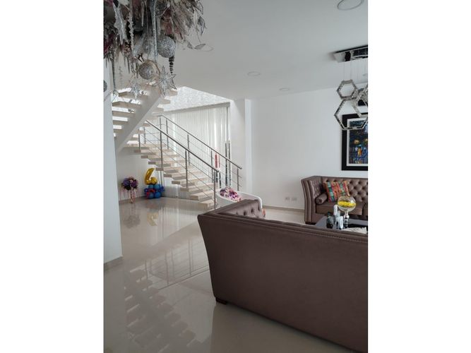 Casa de 6 alcobas en venta en Pance, Cali, 520 m² · foto 2 de 8