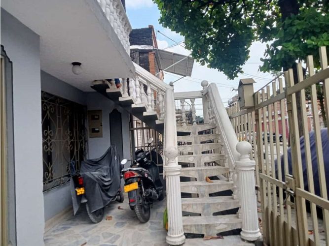 Casa de 7 alcobas en venta en Santa Elena, Cali, 400 m² · foto 2 de 19