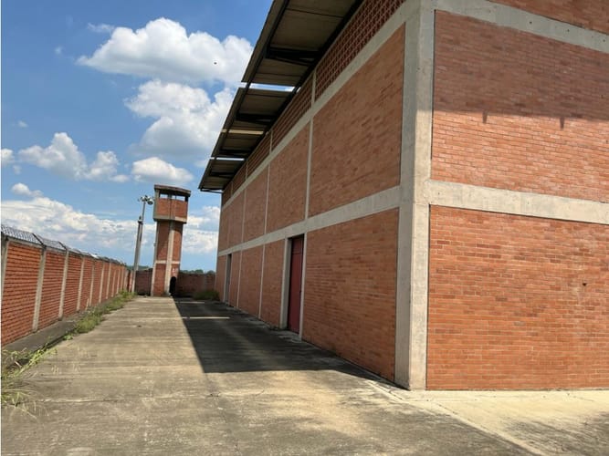 Bodega en venta en Zona Industrial, Yumbo, 2282 m² · foto 10 de 23