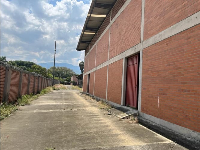 Bodega en venta en Zona Industrial, Yumbo, 2282 m² · foto 18 de 23