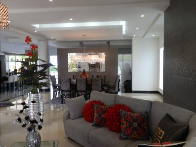 Casa de 3 alcobas en venta en Pance, Cali, 857 m² · foto 3 de 16