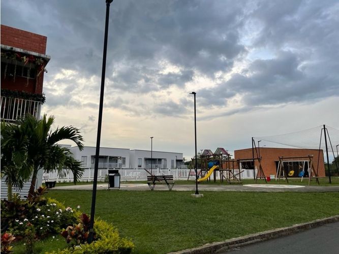 Casa de 4 alcobas en venta en Cn. Sol De La Arboleda, Jamundí, 300 m² · foto 3 de 24