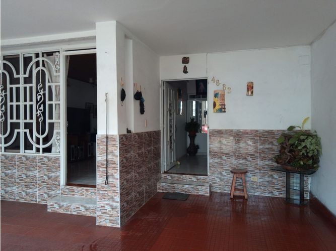 Casa de 5 alcobas en venta en Departamental, Cali, 260 m² · foto 2 de 19