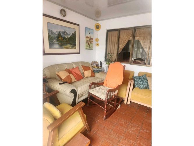 Casa de 5 alcobas en venta en Departamental, Cali, 260 m² · foto 13 de 19