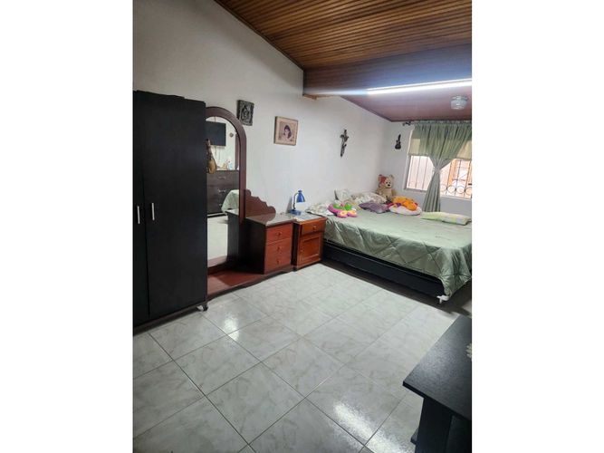 Casa de 5 alcobas en venta en Departamental, Cali, 260 m² · foto 17 de 19