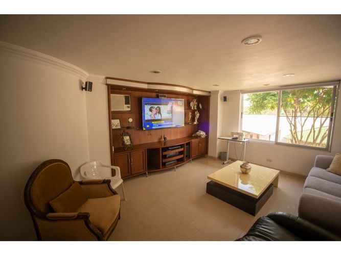 Casa de 8 alcobas en venta en Ciudad Jardin, Cali, 600 m² · foto 3 de 10
