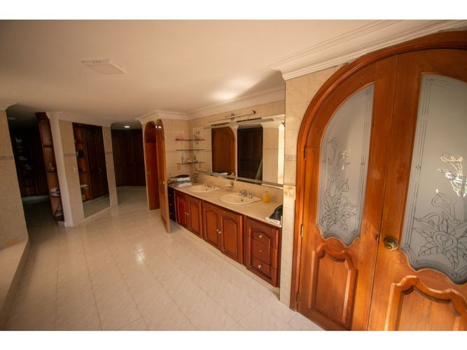 Casa de 8 alcobas en venta en Ciudad Jardin, Cali, 600 m² · foto 4 de 10