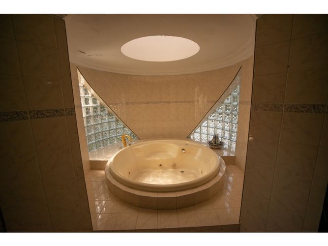 Casa de 8 alcobas en venta en Ciudad Jardin, Cali, 600 m² · foto 7 de 10