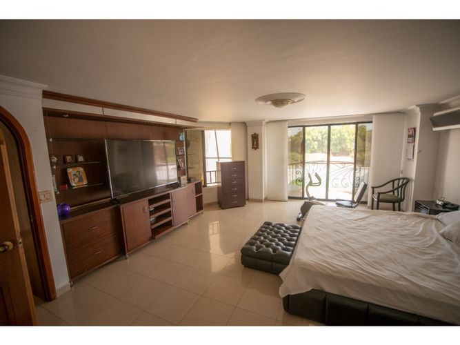 Casa de 8 alcobas en venta en Ciudad Jardin, Cali, 600 m² · foto 8 de 10