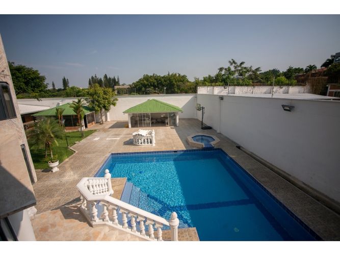 Casa de 8 alcobas en venta en Ciudad Jardin, Cali, 600 m² · foto 9 de 10