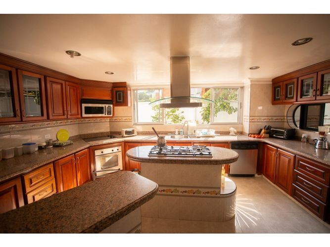 Casa de 8 alcobas en venta en Ciudad Jardin, Cali, 600 m² · foto 10 de 10