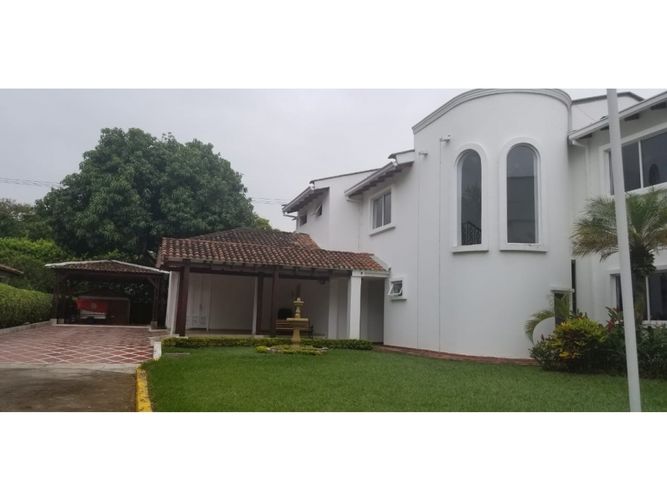 Casa de 6 alcobas en venta en Pance Alto, Cali, 450 m² · foto 2 de 9