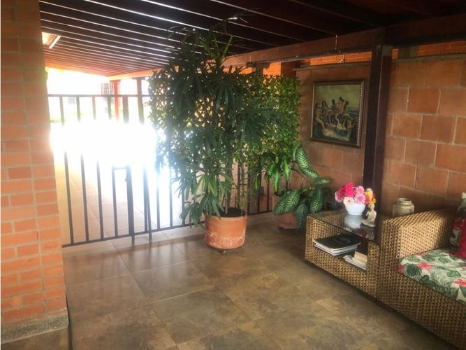 Casa de 3 alcobas en venta en El Castillo, Jamundí, 253 m² · foto 7 de 24
