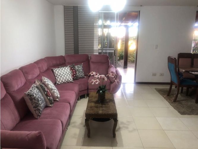 Casa de 3 alcobas en venta en El Castillo, Jamundí, 253 m² · foto 11 de 24