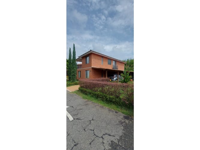 Casa de 6 alcobas en venta en El Castillo, Jamundí, 310 m² · foto 3 de 24