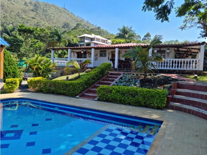 Casa de 5 alcobas en venta en Campo Alegre, Cali, 600 m² · foto 21 de 22