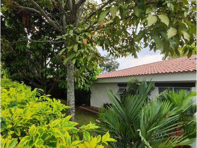Casa de 6 alcobas en venta en La Buitrera, Cali, 250 m² · foto 2 de 24