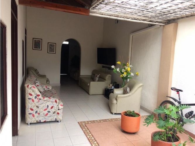 Casa de 4 alcobas en venta en Barrio Nuevo, Palmira, 252 m² · foto 2 de 12